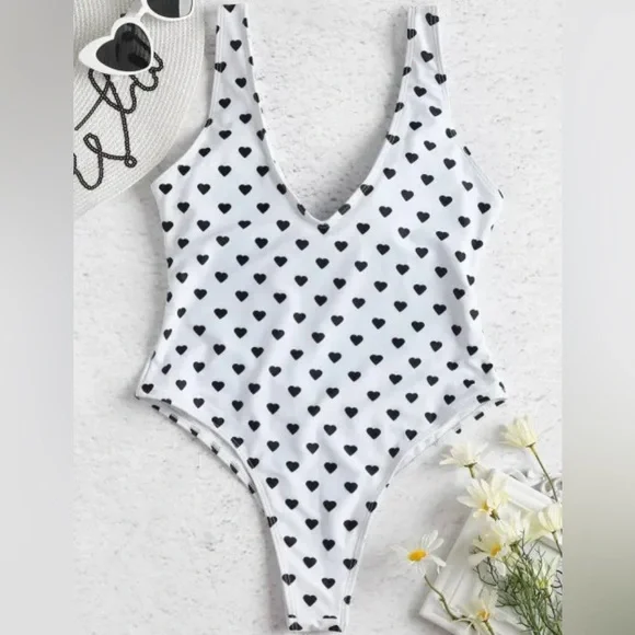 Cute women’s Black and white Heart print one piece monkini swimsuit Large L - Picture 8 of 9